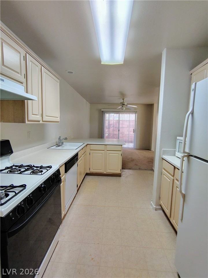 10169 Rolling Tree St - Photo 6 of 31