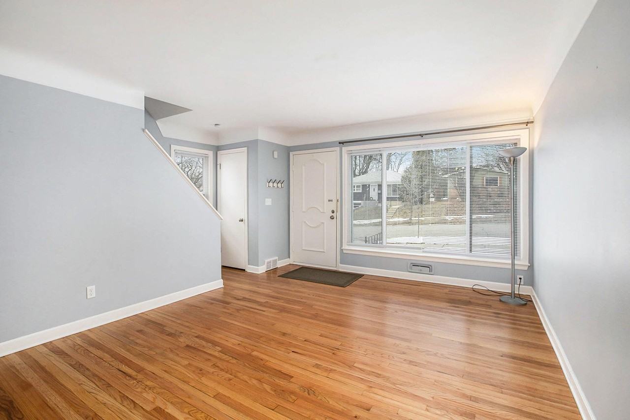 521 Snyder Ave - Photo 3 of 18