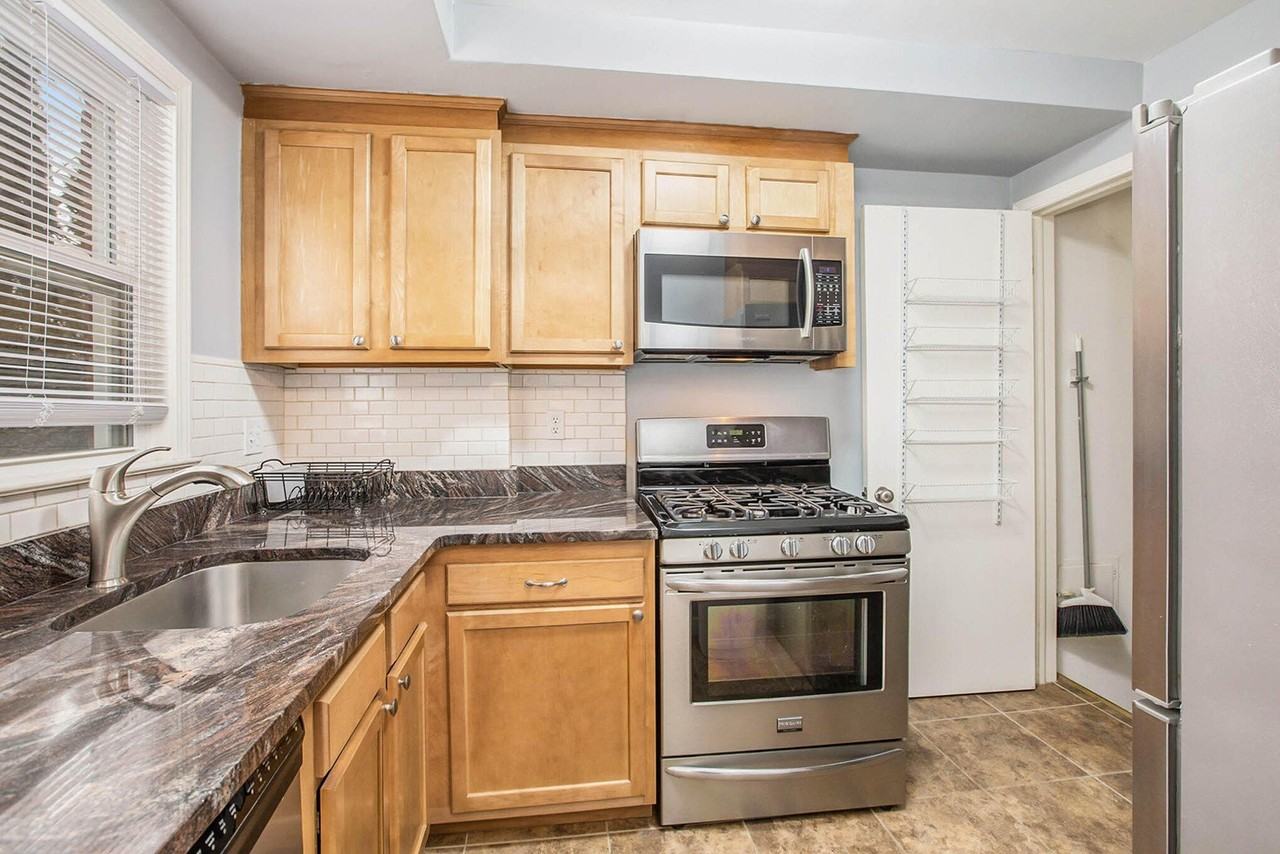 521 Snyder Ave - Photo 6 of 18