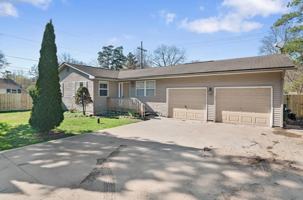 featured image of 733 Luna Ct