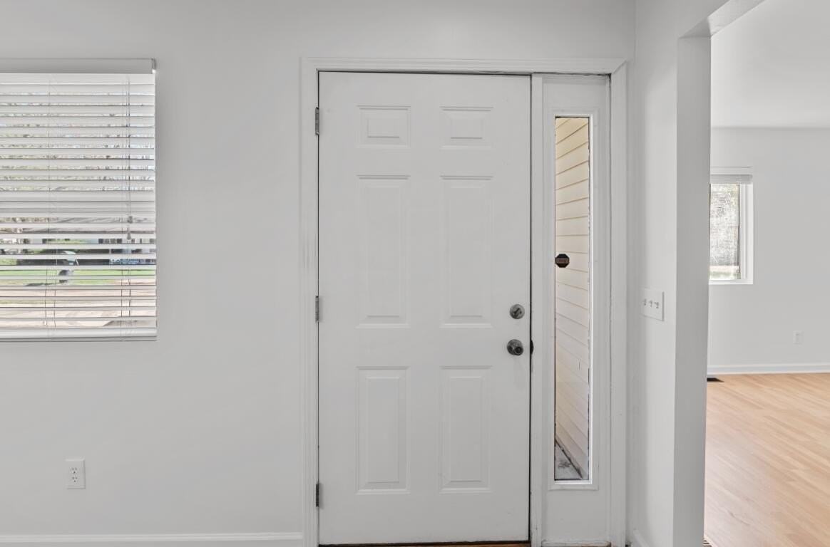 733 Luna Ct - Photo 3 of 15