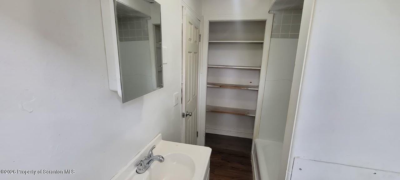 807 Monroe Ave - Photo 6 of 11