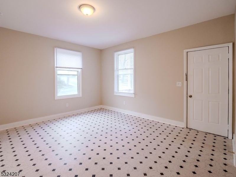 88 Trinity St - Photo 4 of 15