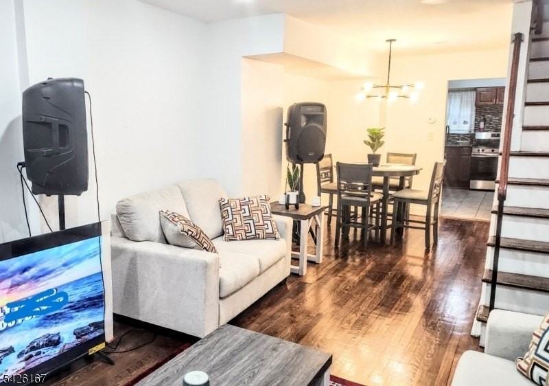 8 Van Nostrand Ave - Photo 2 of 15