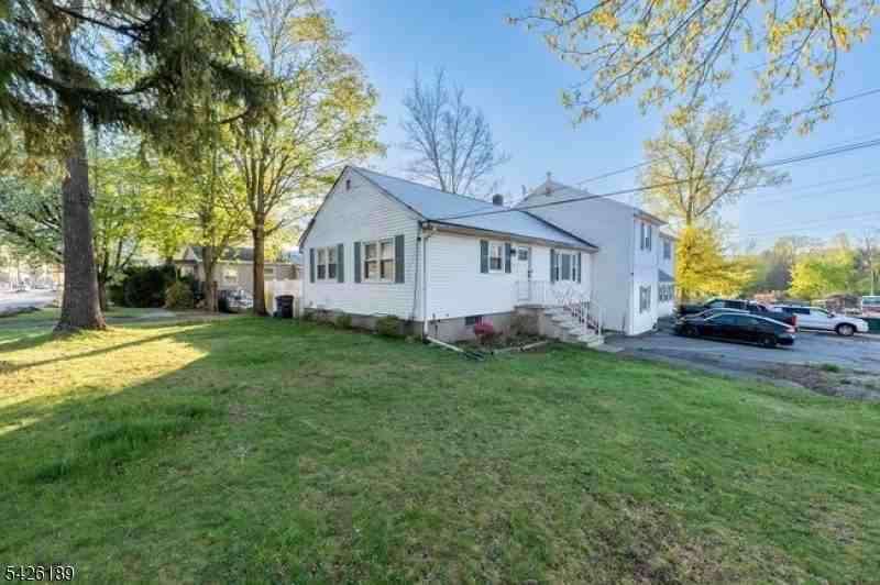 47 River Rd - Photo 2 of 21