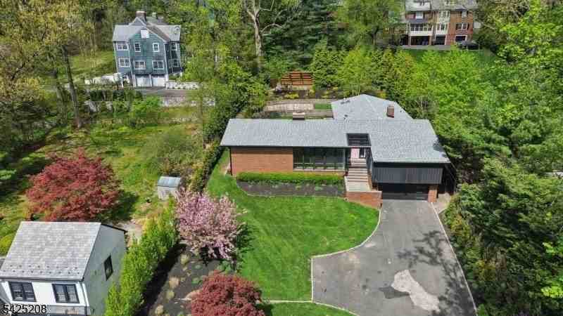 293 Wyoming Ave - Photo 2 of 39