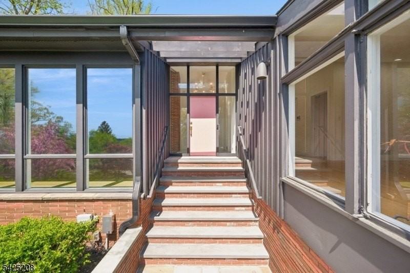 293 Wyoming Ave - Photo 4 of 39