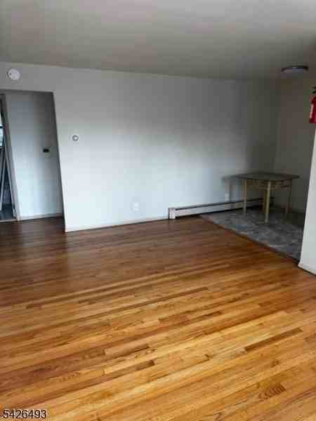 205 Carbon St #4 - Photo 2 of 4