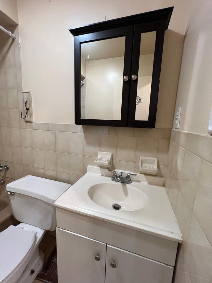 52 Yale Ave #2 - Photo 5 of 20