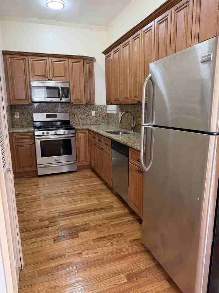 304 Avenue C #1F - Photo 4 of 14