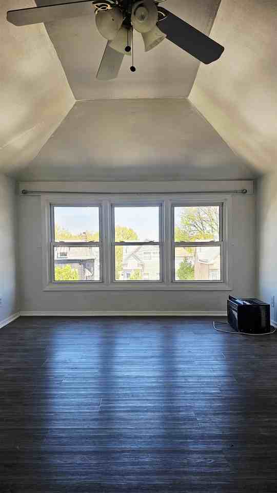 86 W 34th St - Photo 2 of 10