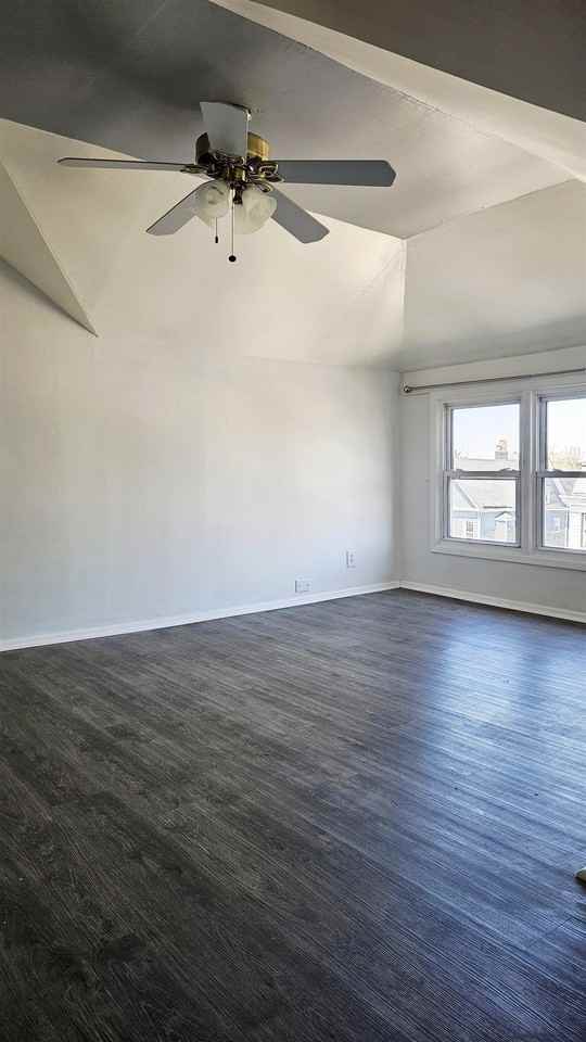 86 W 34th St - Photo 3 of 10