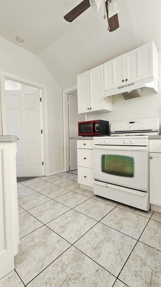 86 W 34th St - Photo 4 of 10