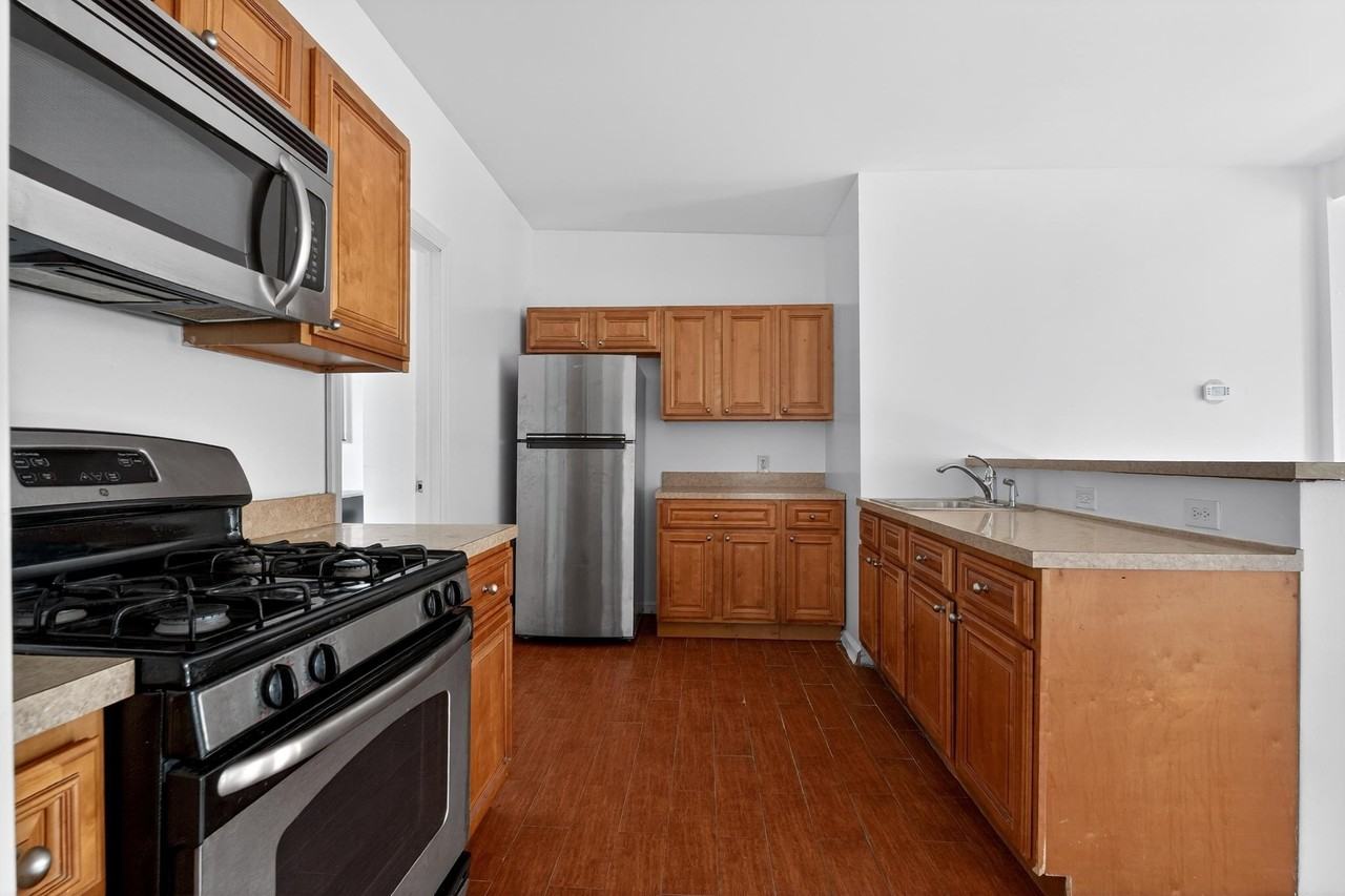 359 Palisade Ave #2L - Photo 5 of 14