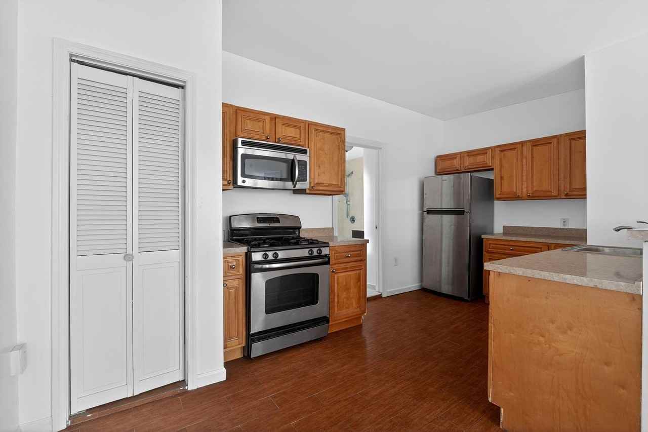 359 Palisade Ave #2L - Photo 6 of 14