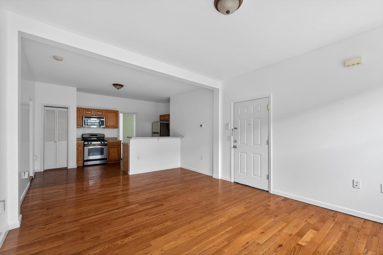 359 Palisade Ave #2L - Photo 7 of 14