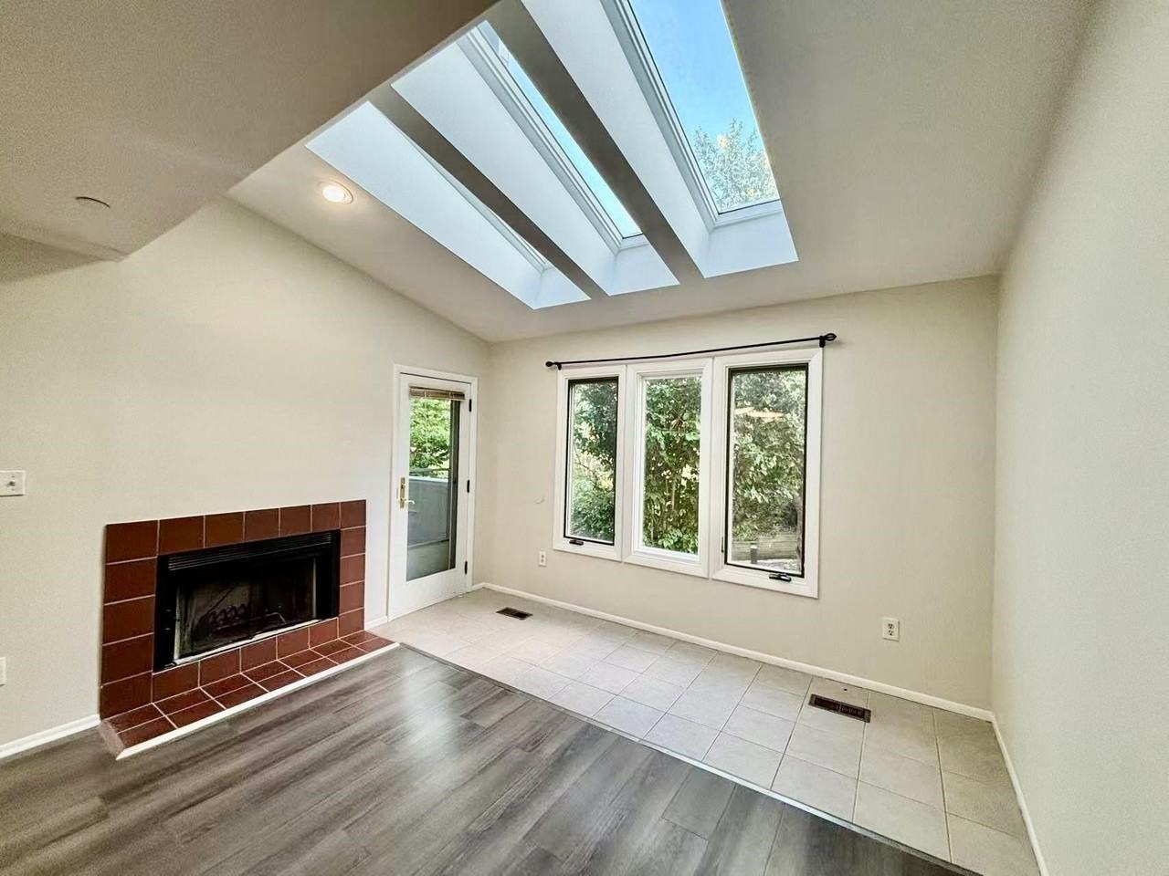 781 Spinnaker Ct - Photo 2 of 22