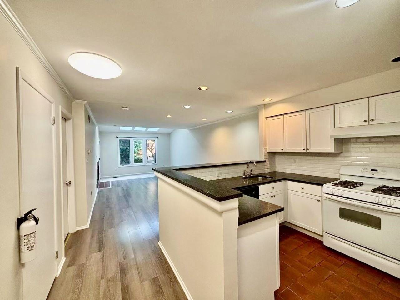 781 Spinnaker Ct - Photo 6 of 22