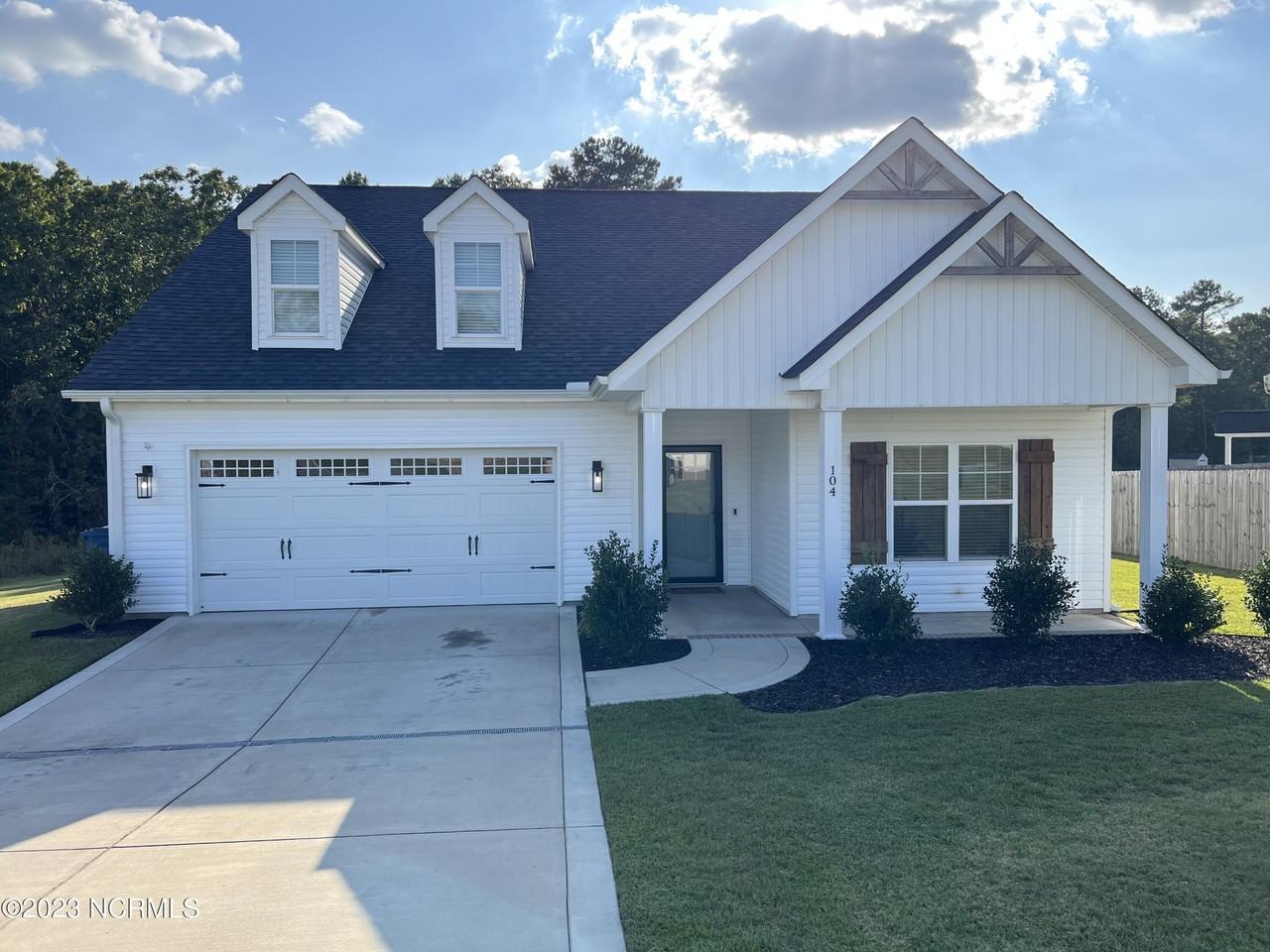 104 Woodford Ln - Photo 2 of 50