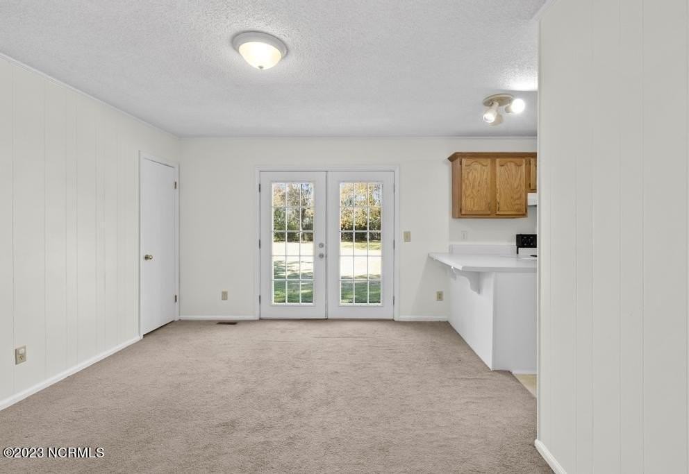 219 Edgewood Dr - Photo 3 of 20