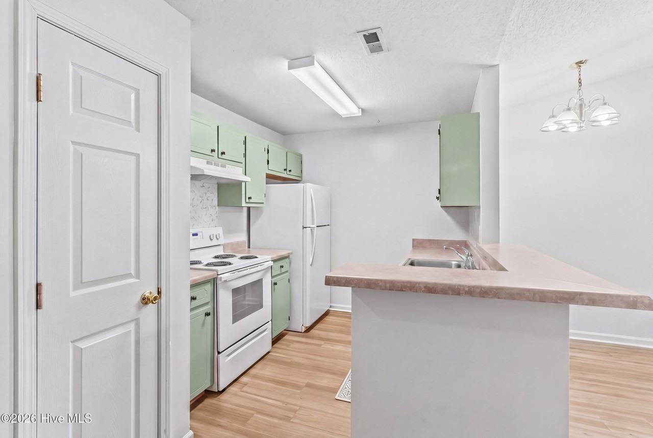 112 Kobe Dr - Photo 7 of 21