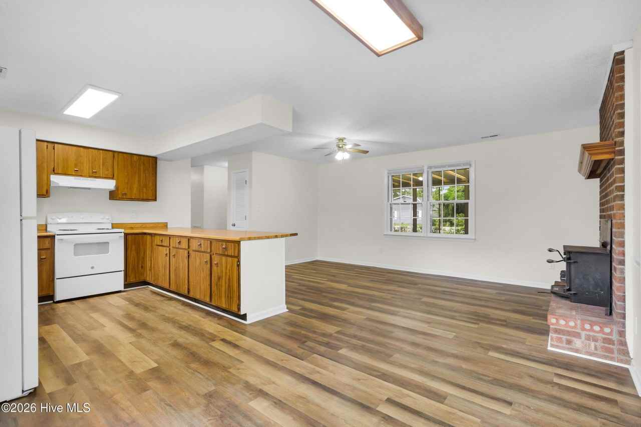 120 Tarheel Dr - Photo 6 of 28