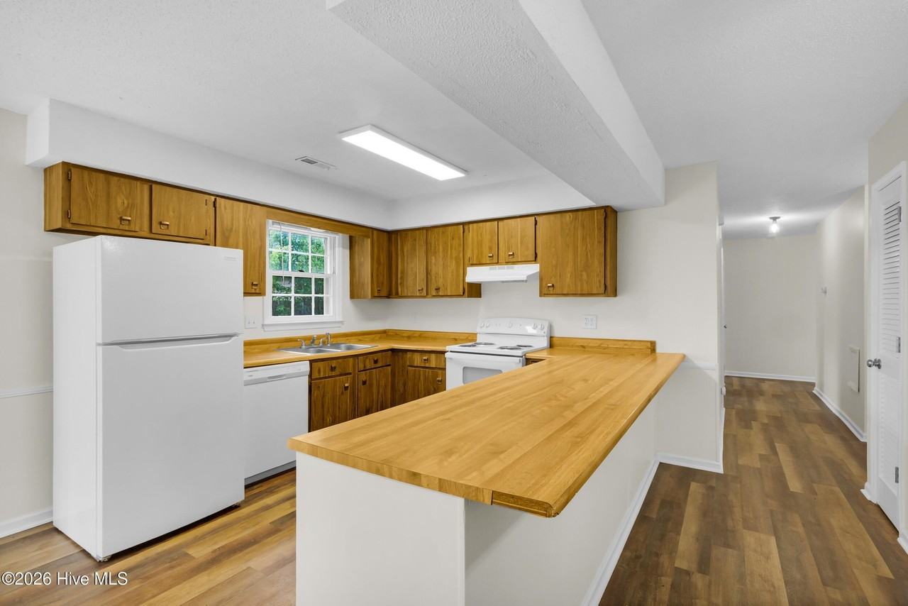 120 Tarheel Dr - Photo 7 of 28