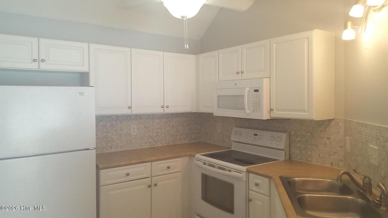 1174 Shipyard Blvd - Photo 4 of 11