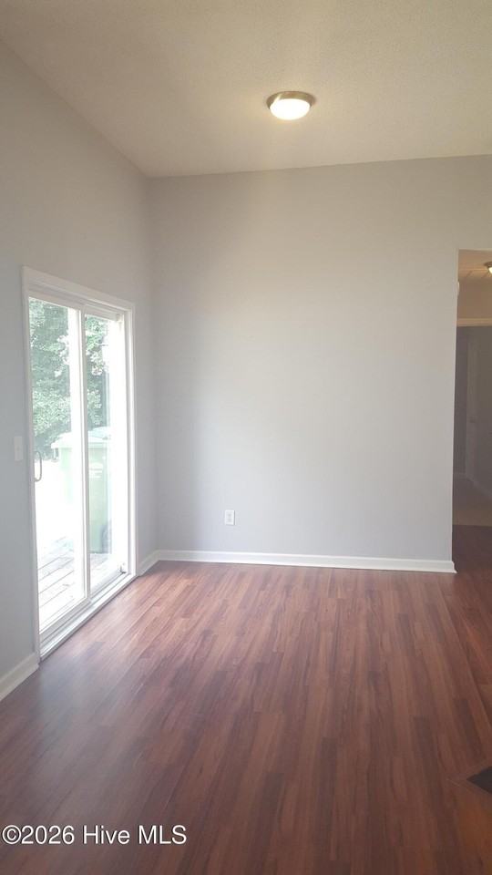 1174 Shipyard Blvd - Photo 5 of 11