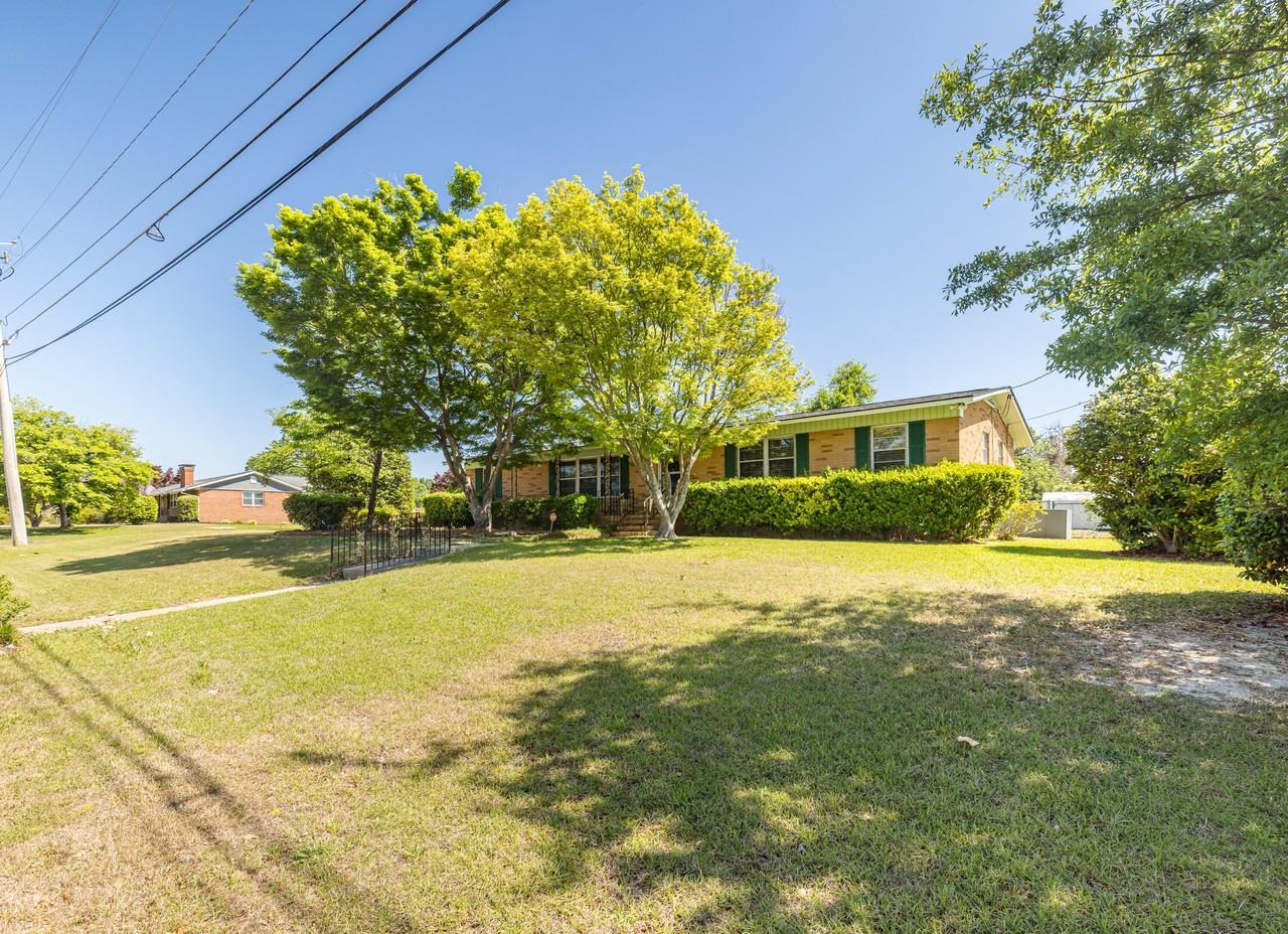 240 Maywood Dr - Photo 3 of 45