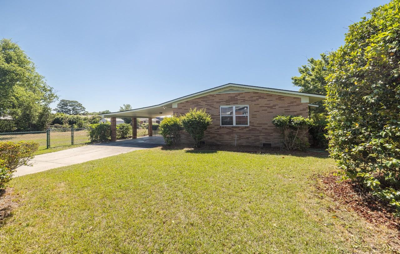 240 Maywood Dr - Photo 5 of 45