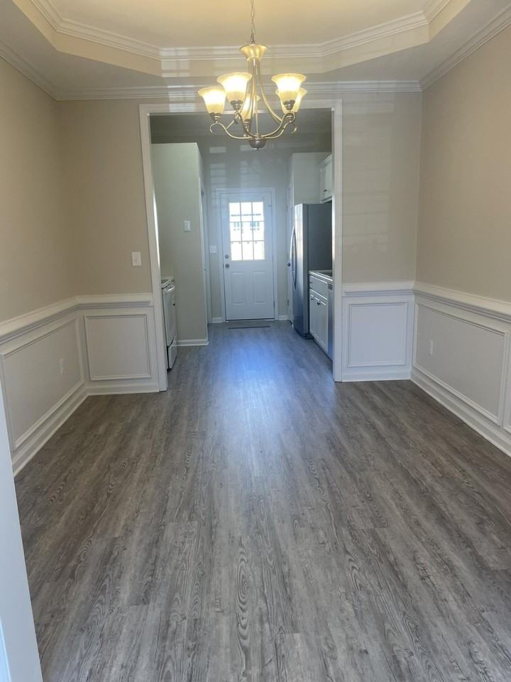 325 Hogan Way - Photo 2 of 20