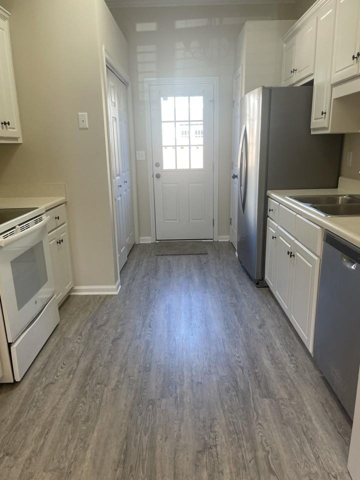 325 Hogan Way - Photo 5 of 20