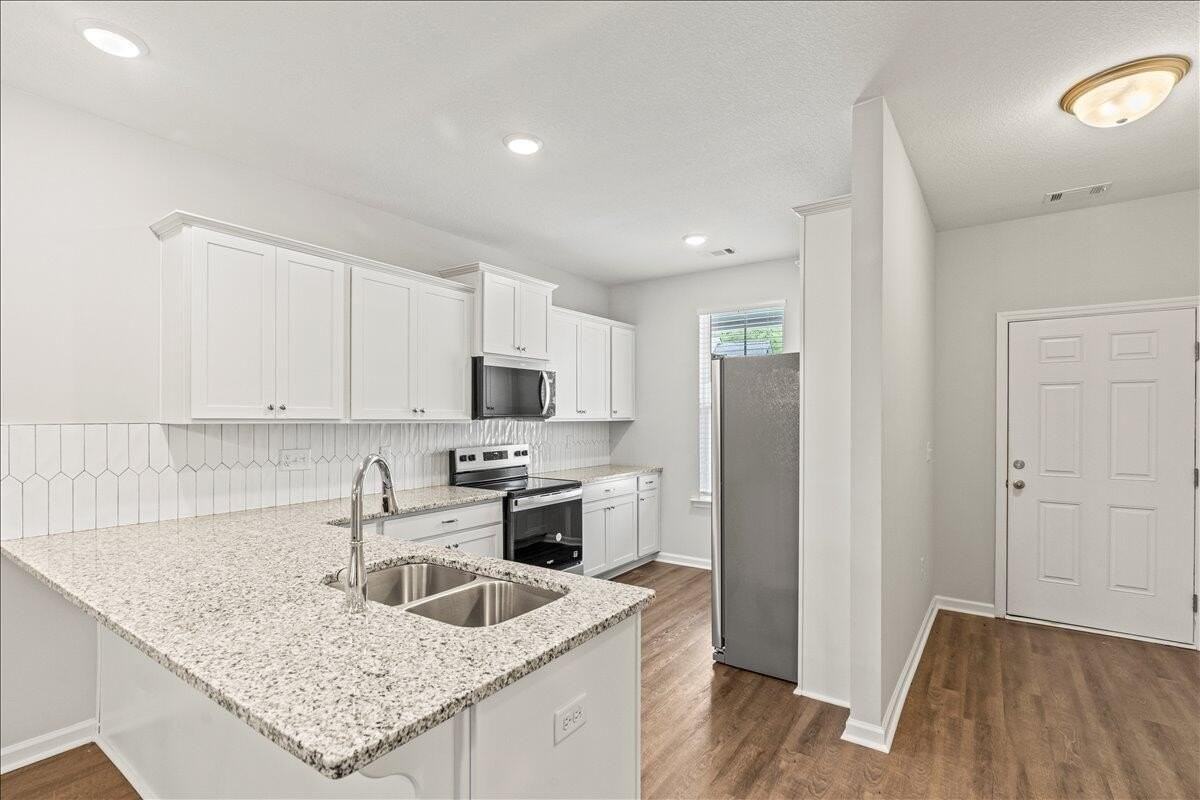 137 Copper Ridge Rd - Photo 6 of 38