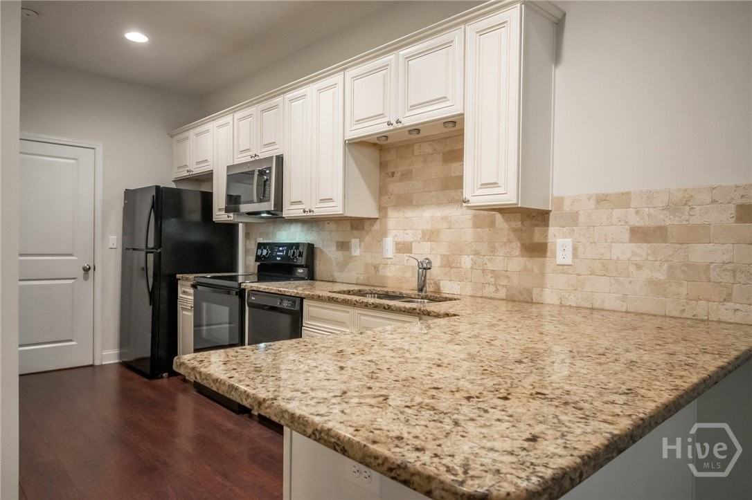 1131 Binghampton Cir - Photo 5 of 17