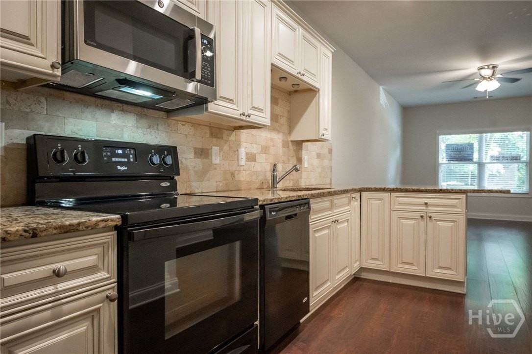 1131 Binghampton Cir - Photo 7 of 17