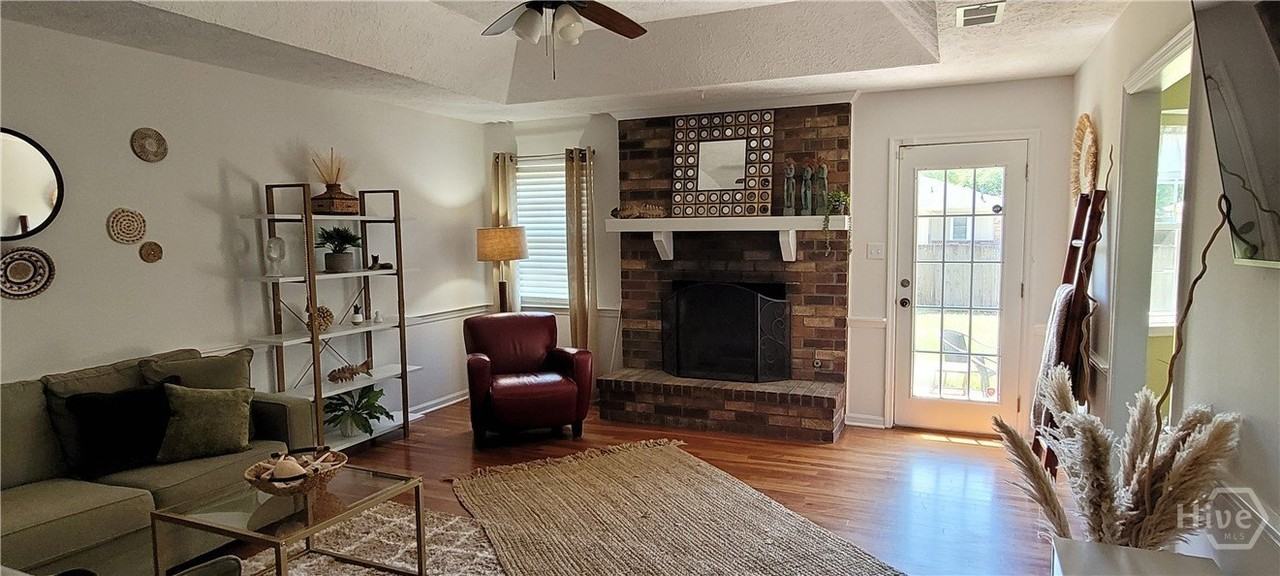 8 Wyckfield Ct - Photo 3 of 15