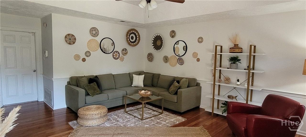 8 Wyckfield Ct - Photo 4 of 15