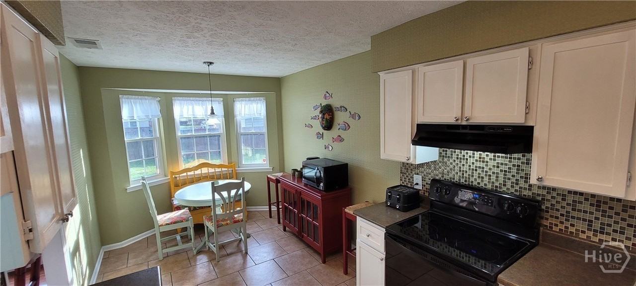 8 Wyckfield Ct - Photo 7 of 15