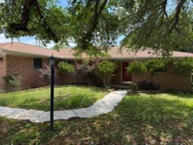 435 Saint Andrews St - Photo 2 of 5