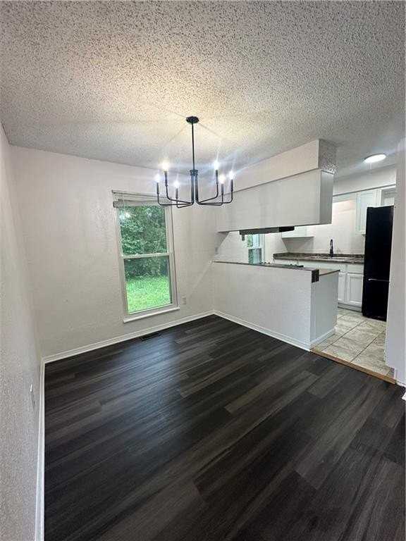 9525 Manning Ave - Photo 4 of 4