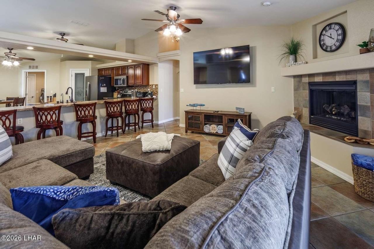 2290 Regatta Dr - Photo 5 of 36