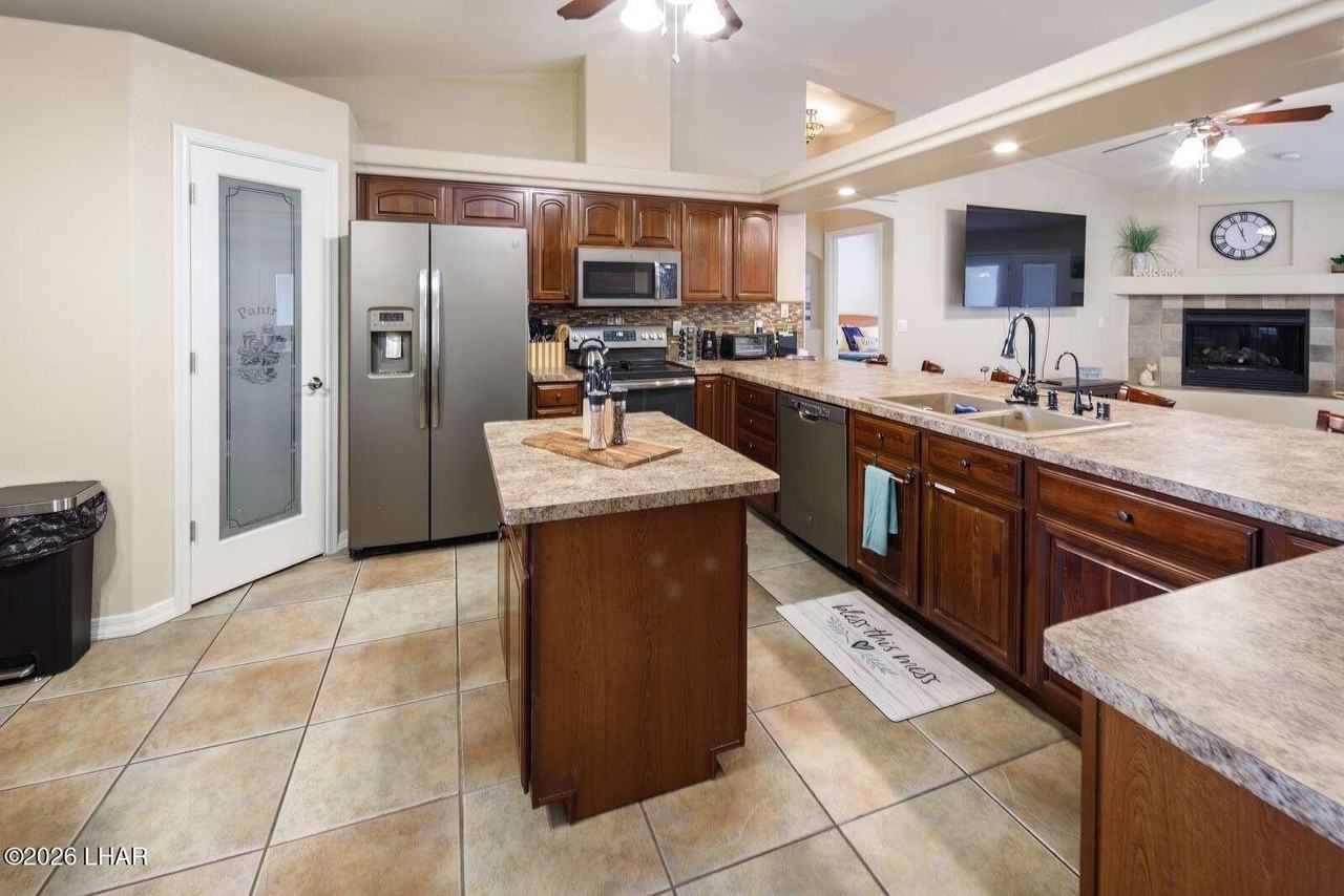 2290 Regatta Dr - Photo 7 of 36