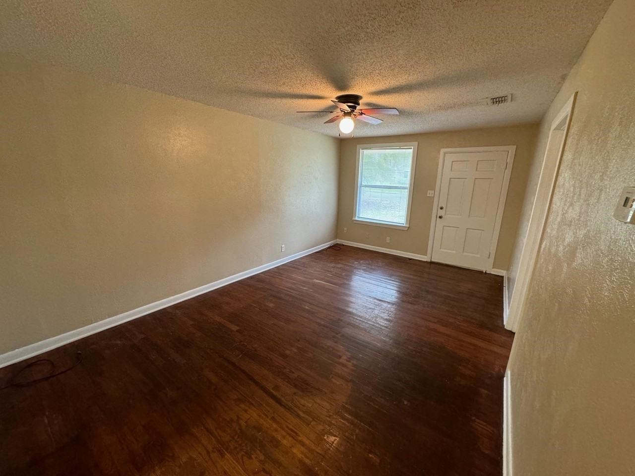 435 Larry Dr - Photo 4 of 7