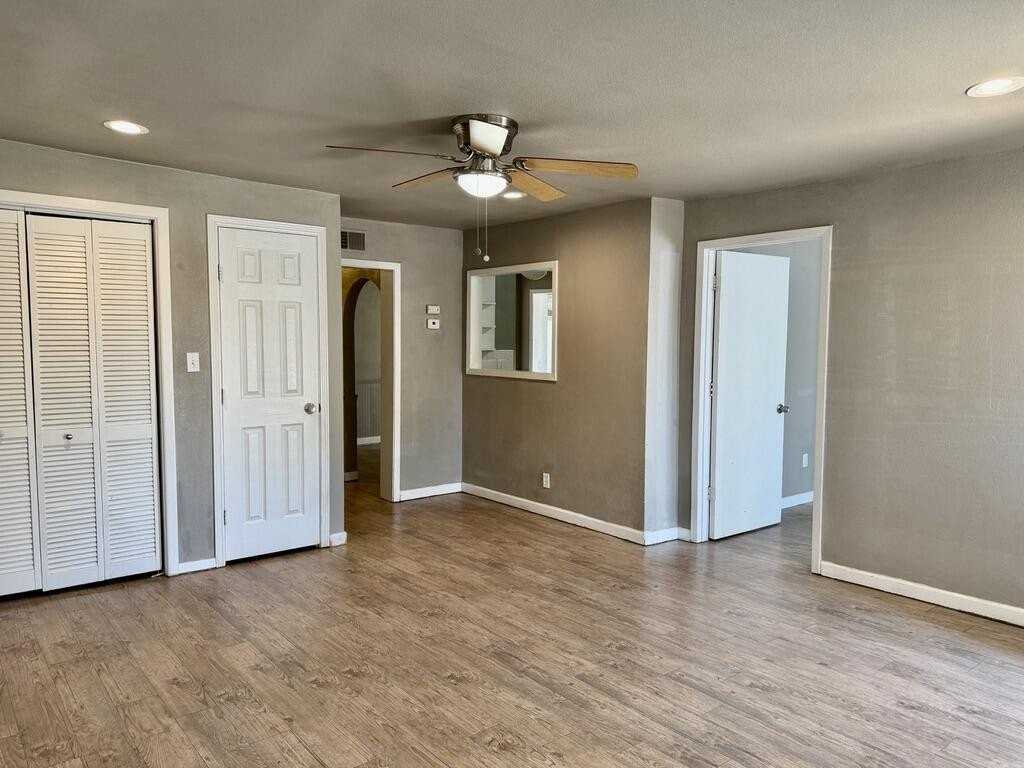 4818 36th St - Photo 4 of 25