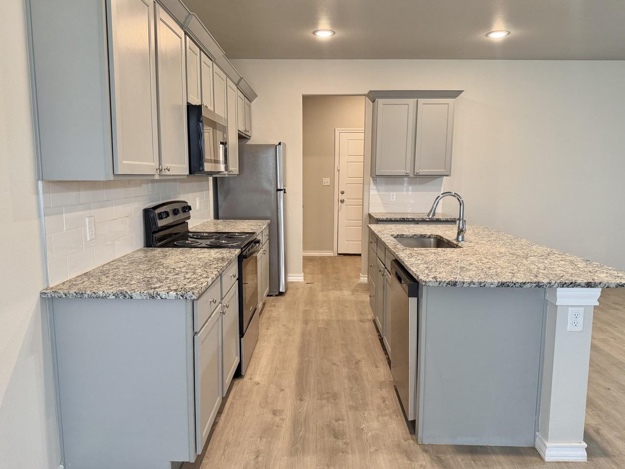 723 E 17th St - Photo 5 of 22