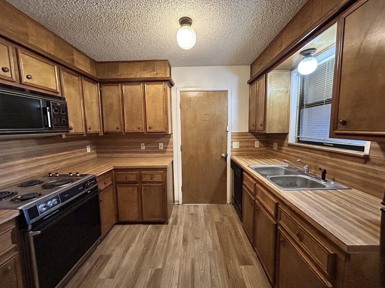 1115 80th St #A - Photo 4 of 16