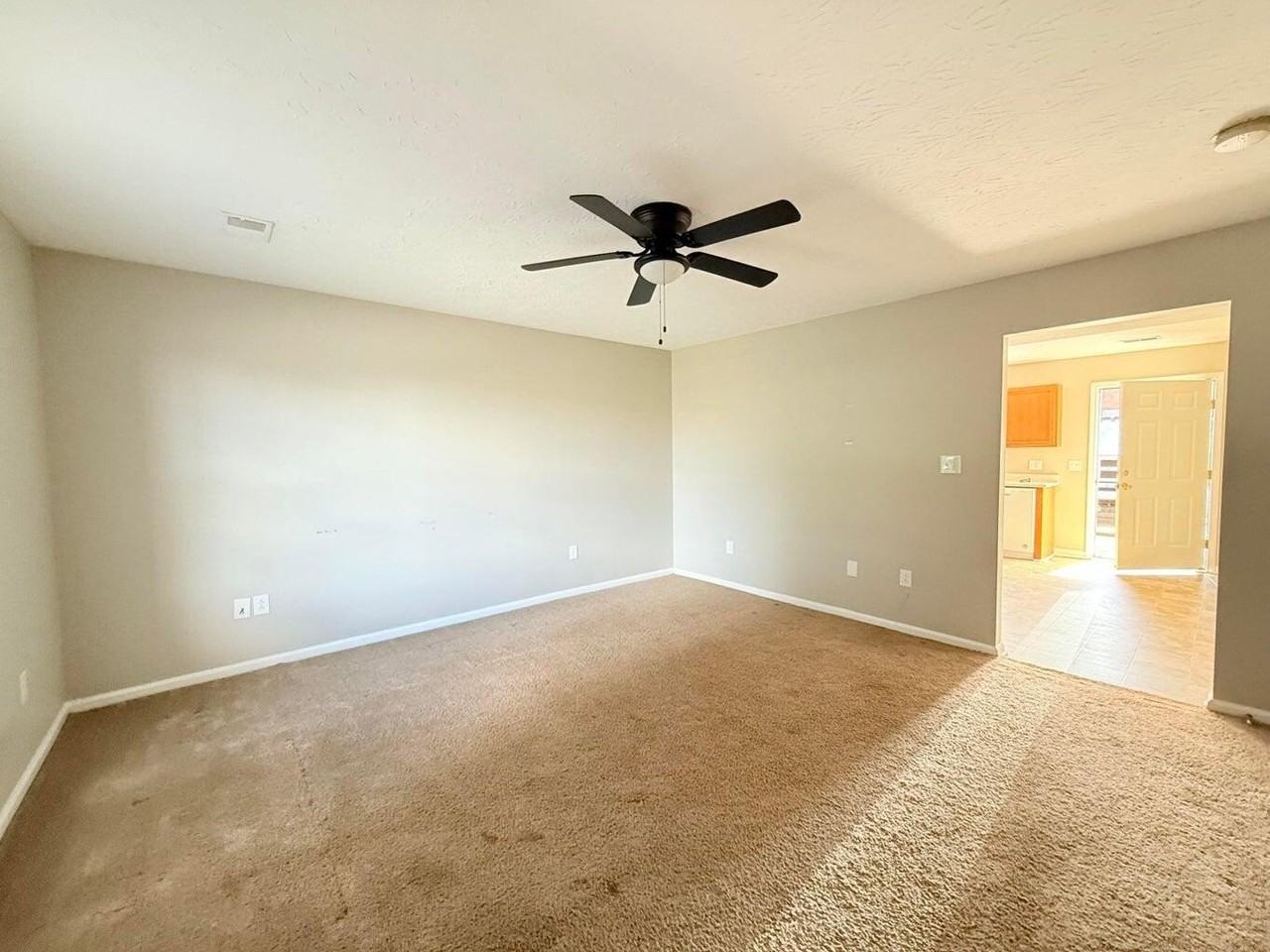 1112 Richmond Green Dr #4 - Photo 5 of 6