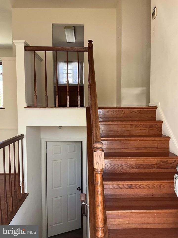 1108 Beatrice Ct - Photo 7 of 25