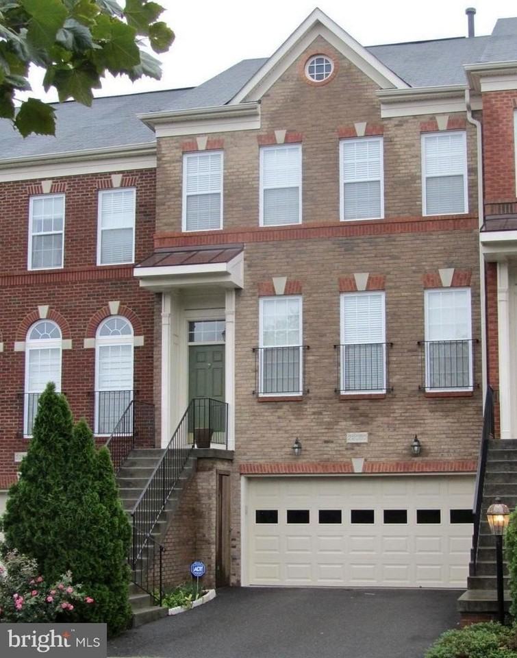 22050 Dilworth Sq - Photo 2 of 50